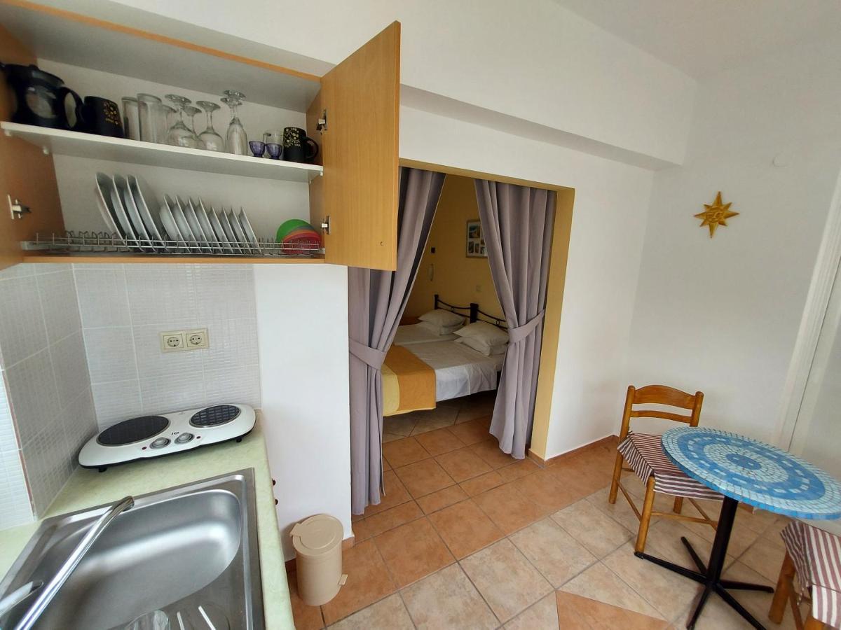 Courtyard Studios Pefki  Экстерьер фото